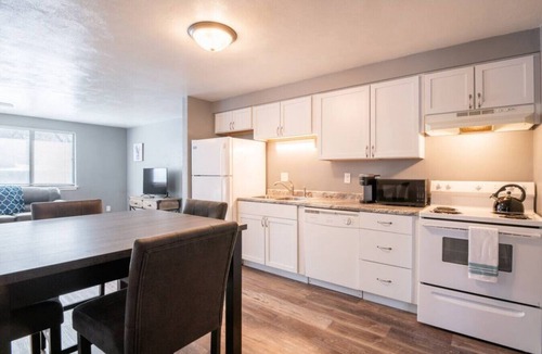 Sunnyland Apartment | WOOD'INN - Cozy 2BD over the bridge