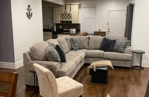 Woodlawn House | Woodlawn Oasis.10 Minutes to Dining & Downtown