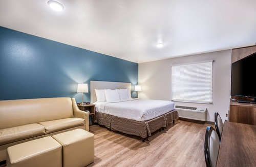 Carol Stream Hotel | WoodSpring Suites Carol Stream - Chicago