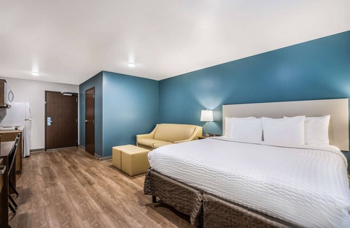 Elgin Hotel | WoodSpring Suites Elgin - Chicago