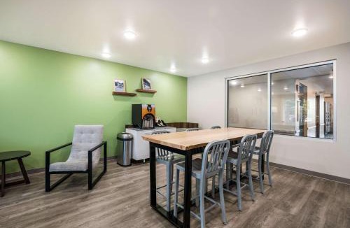 Elgin Hotel | WoodSpring Suites Elgin - Chicago