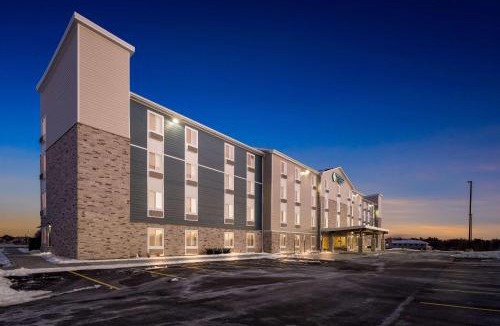 Loves Park Hotel | WoodSpring Suites Loves Park - Rockford