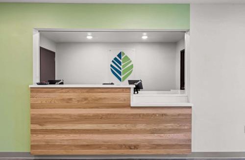 Loves Park Hotel | WoodSpring Suites Loves Park - Rockford