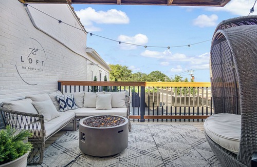 Waterloo Apartment | Work, Relax, Unwind: Loft Stay!