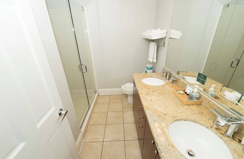 Lakeview Condo | Wrigley Field All Star Suite 3 Bedrooms 2 Bath