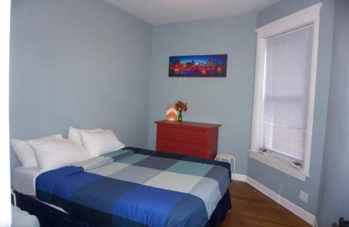 Lakeview Hostel | Wrigley Hostel - Chicago