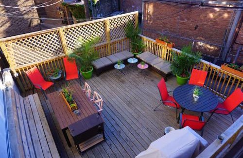Lakeview Hostel | Wrigley Hostel - Chicago