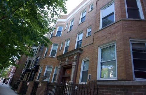 Lakeview Hostel | Wrigley Hostel - Chicago