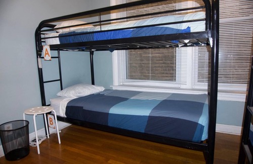 Lakeview Hostel | Wrigley Hostel