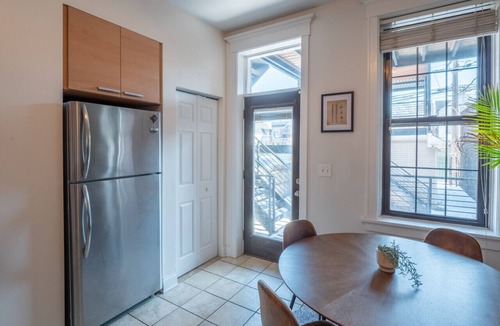 Wrigleyville Condo | Wrigleyville 3BD Condo (2)