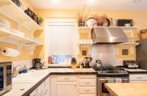 Lakeview House | Wrigleyville | Chicago Guest House | Not Just A Vacation Rental; A Real Home!