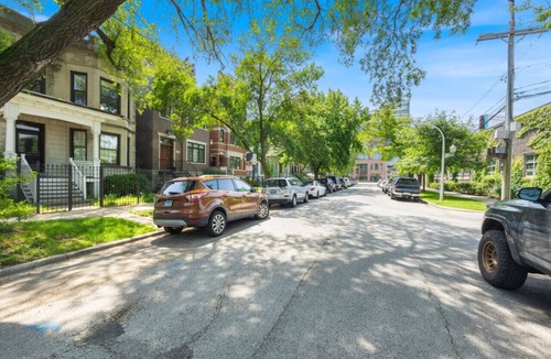 Wrigleyville Condo | Wrigleyville Garden 3BR/9beds Pod
