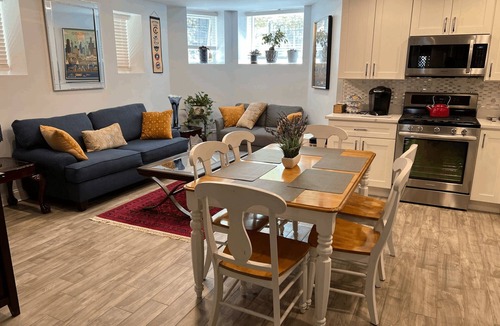 Lakeview Condo | Wrigleyville Inn - Garden Unit