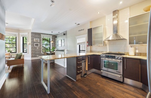 Wrigleyville Apartment | Wrigleyville Suites