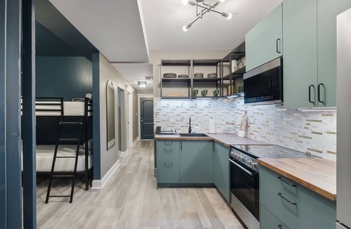 Wrigleyville Apartment | Wrigleyville Suites