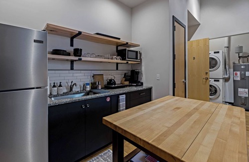 Effingham Apartment | XCHNG Unit D. Studio Apartment in Heart of Downtown, XCHNG Studio