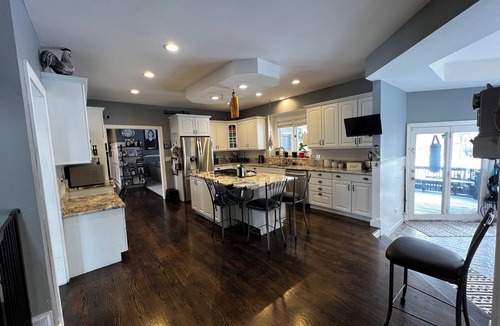Plato Center House | Your BIG HOME Getaway, 30 minutes to O'Hare Airport, Only 37 miles to Chicago