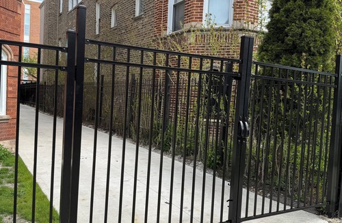 Albany Park Apartment | Your Chicago Home Base – 4BR, 2BA, Sleeps 13, Ideal for Families & Groups!