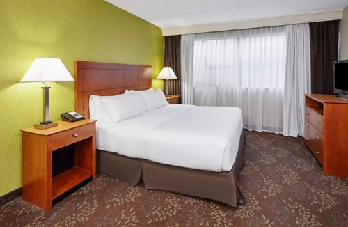 Matteson House | Your Illinois Adventure Awaits! 2 Affordable Units, Free Parking!