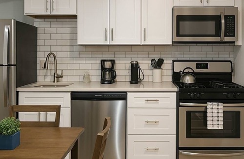Near West Side Apartment | Your Perfect 2BR Home