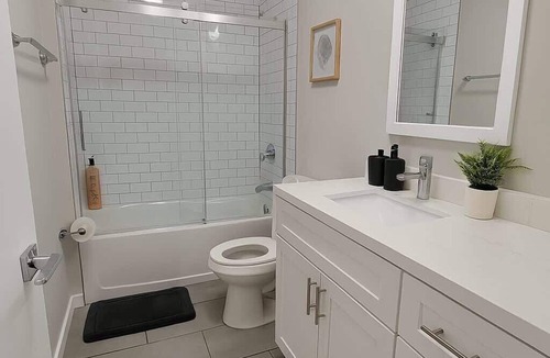 Near West Side Apartment | Your Perfect 2BR Home