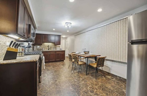 Fox Valley House | Your Perfect 3BR Home in Schaumburg