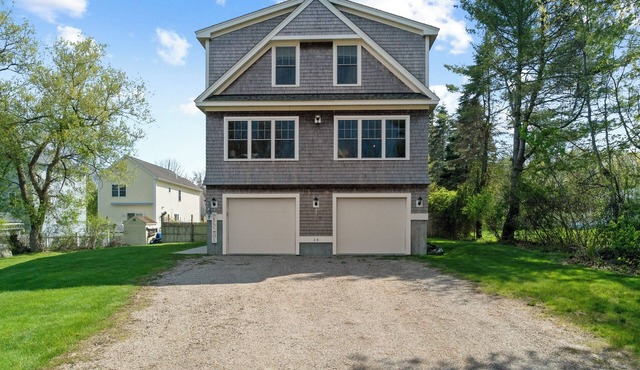 1 Block to Beach -large deck overlooking beautiful yard - Cul-de-sac