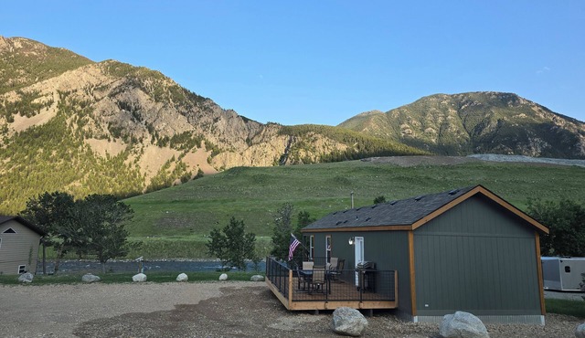 10-7 River Cabin