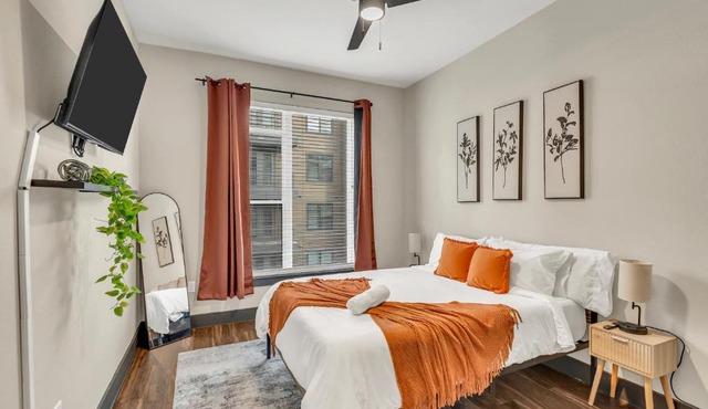 1BR Alongside Q2 and Domain With Pool, Gym and Free Parking