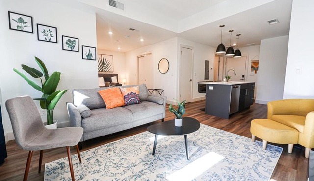 1BR Apt in Brewerytown Gym Balcony WD
