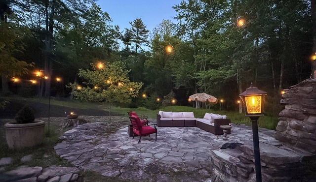 2-bed small cozy Rustic cabin, patio, 5 min to DE river, 8 min to Port Jervis.