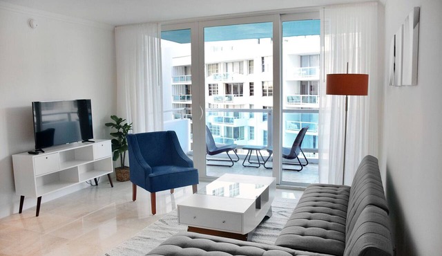 2bd2bth Partial Ocean view Ste w/balcony, Pool, nearby dining, beach access