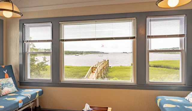 3-bedroom Waterfront house in delightful Wareham with AC for relaxing stays