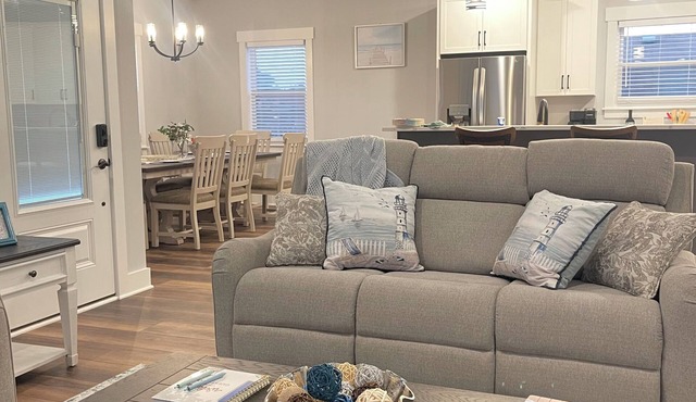 4-bedroom house in brilliant Kill Devil Hills, pet friendly, fenced in backyard