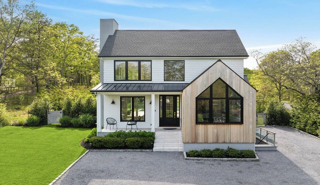 4-bedroom modern beach house in lovely Hampton Bays