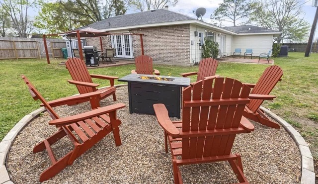 4 Queen Beds + Fire Pit | Energy Corridor