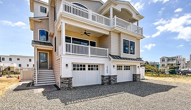 5 Bdrms - 3 1/2 Baths - Sleeps 16