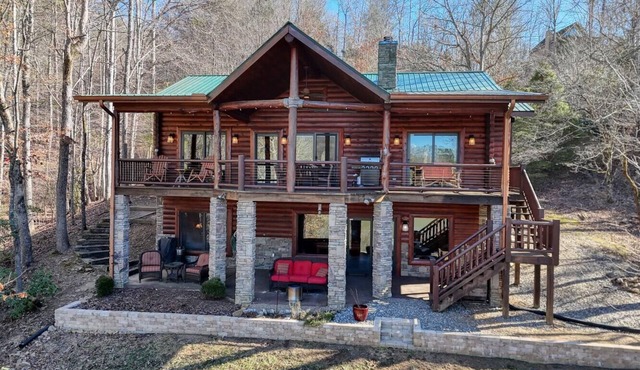 Acorn Abbey - Lakeside Retreat w/3BRs, spring on the water!