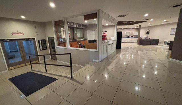 Apm Inn & Suites