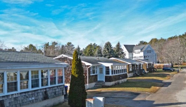 Appealing two-bedroom, one-bathroom condo, two short blocks from the beach!