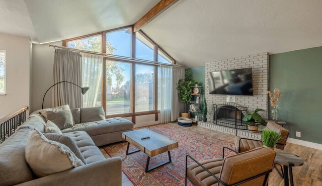 Apres Abode Pet-Friendly Ski Retreat w/Hot Tub