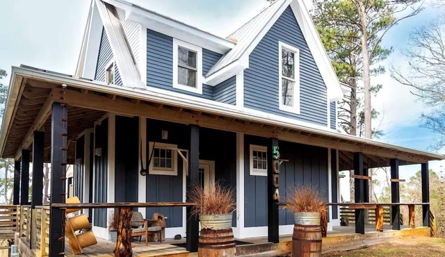 Beautifully-Decorated Soundfront Rental with a Balcony in Kitty Hawk, North Carolina