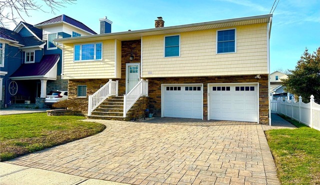 Belmar Shore House by the Sea! 1.5 Blocks to Beach with 6 badges & Parking