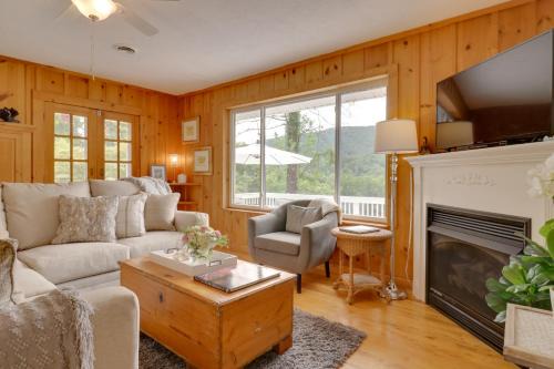 Candler Cabin w/Deck & Mount Pisgah Views!