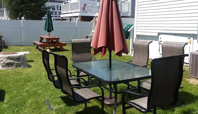 Central AC, child safe fenced in yard, 3 minutes to the beach. NO CLEANING FEE