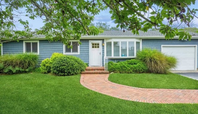 Charming 3-bedroom house in lovely Hampton Bays - your perfect summer escape!