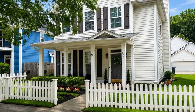 Charming Acworth Retreat with easy access to Food, Fun, and Family Activities!