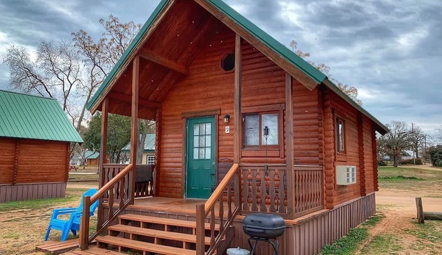 Charming Lakeview Cabin with Firepit Near Vineyards and Adventure Escapes in Buchanan Dam, Texas