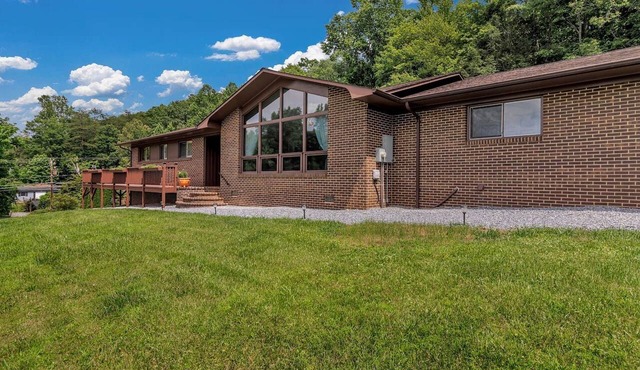 Charming Mountain Home with Panoramic Views near Black Mountain, Marion, NC