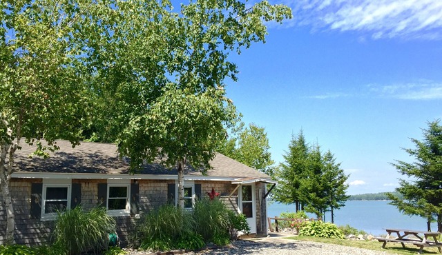 Charming Oceanfront Cottage-Great Views and 20 Feet from Shore